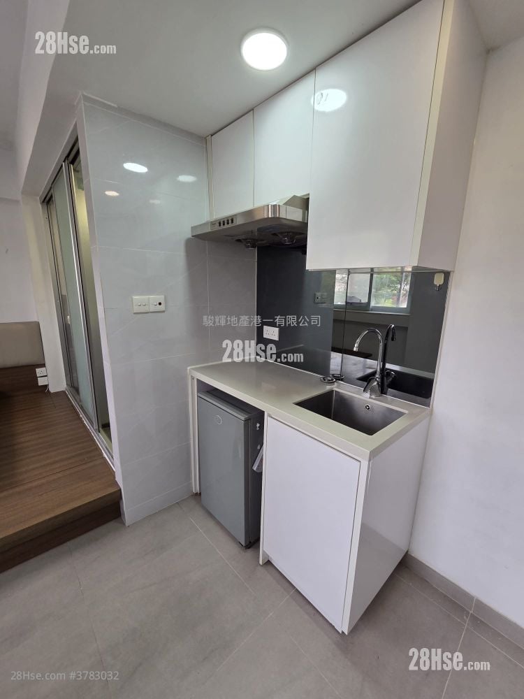 Man Cheong Building Rental Studio , 1 Bathroom 150 ft²
