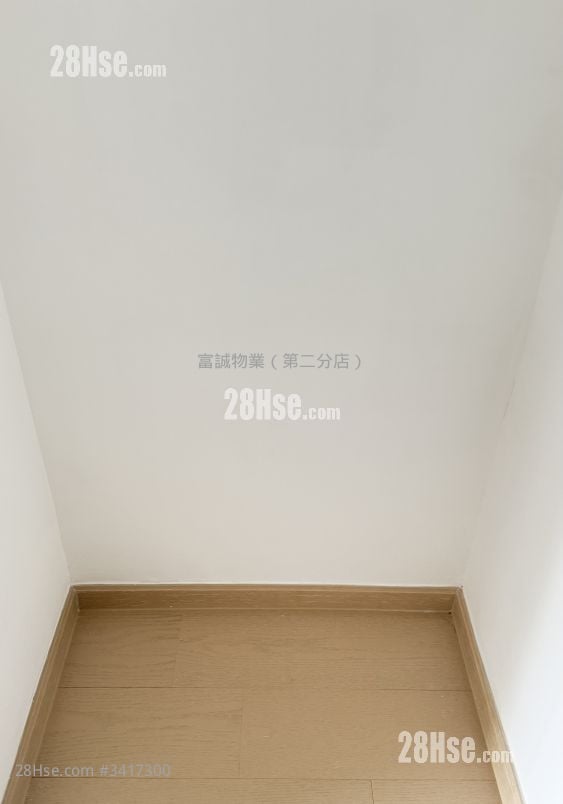 The Coast Line Rental 464 ft²