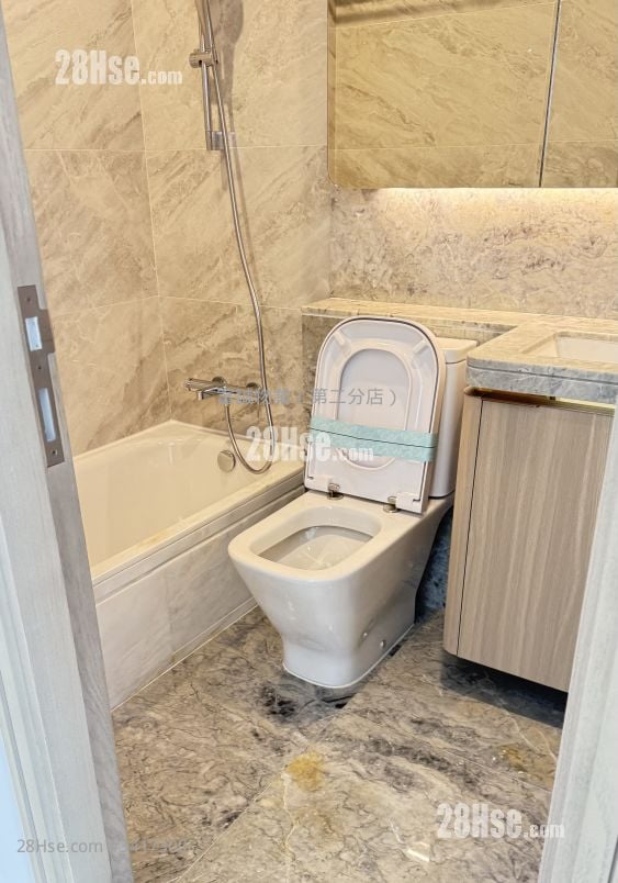 The Coast Line Rental 464 ft²