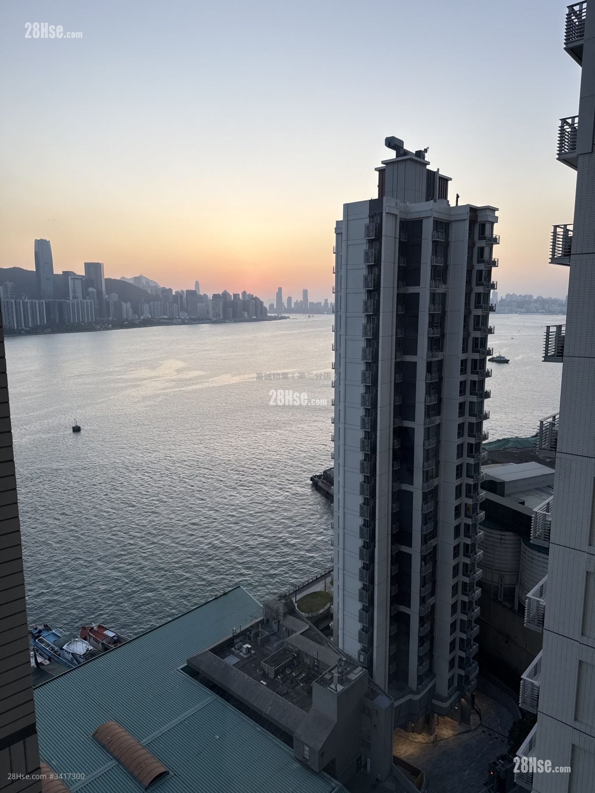 The Coast Line Rental 464 ft²