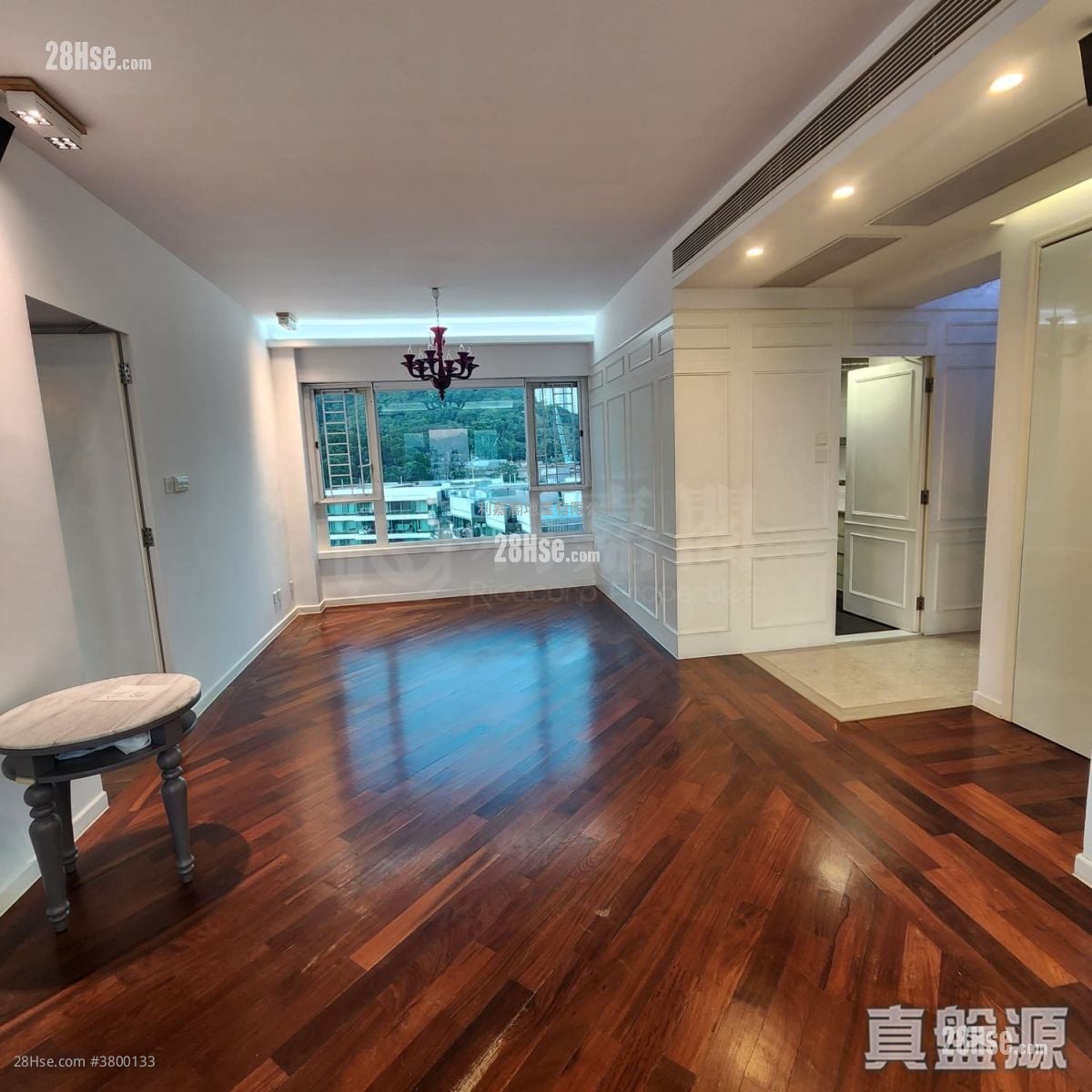 嘉皇台 租盘 1,039 平方尺