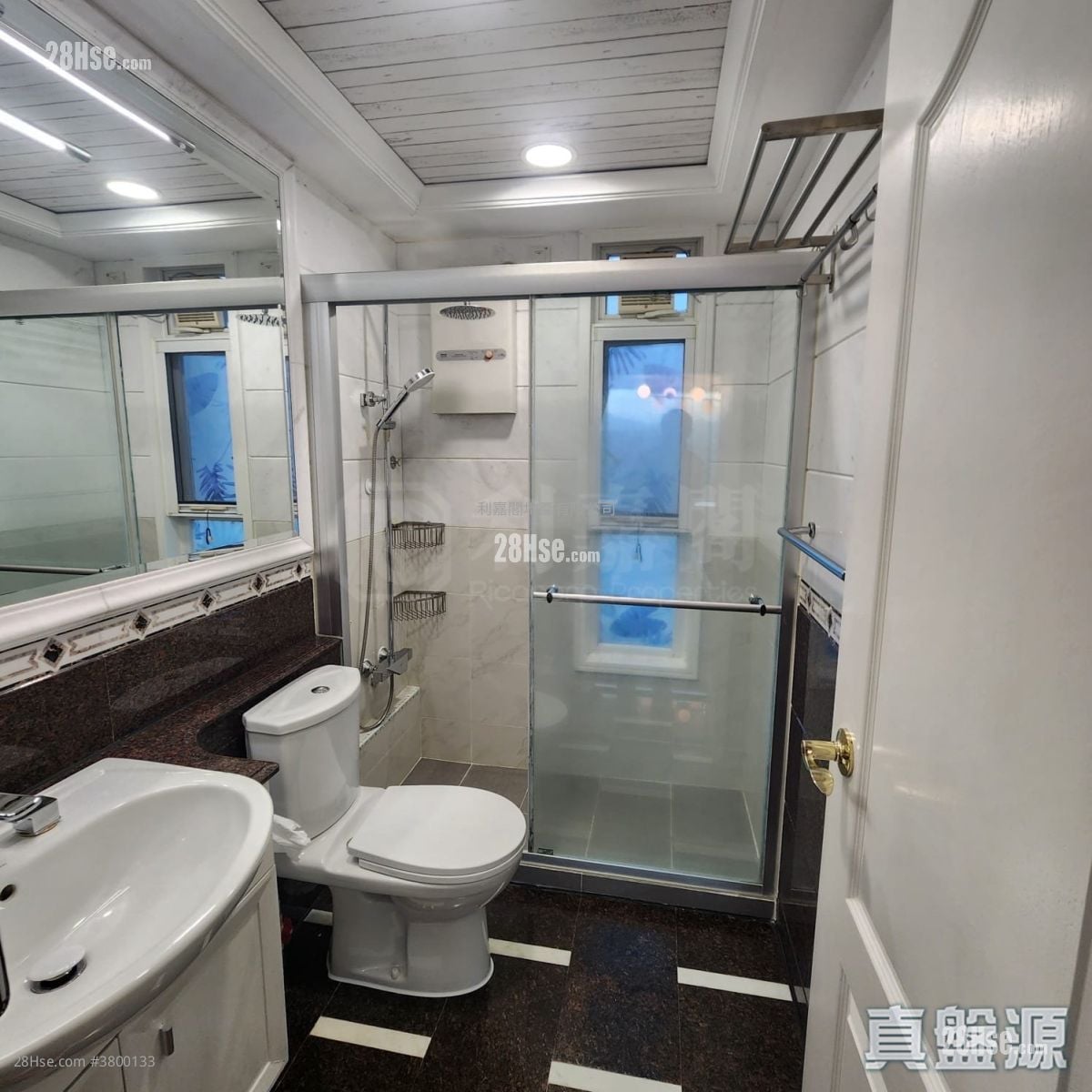 嘉皇台 租盘 1,039 平方尺