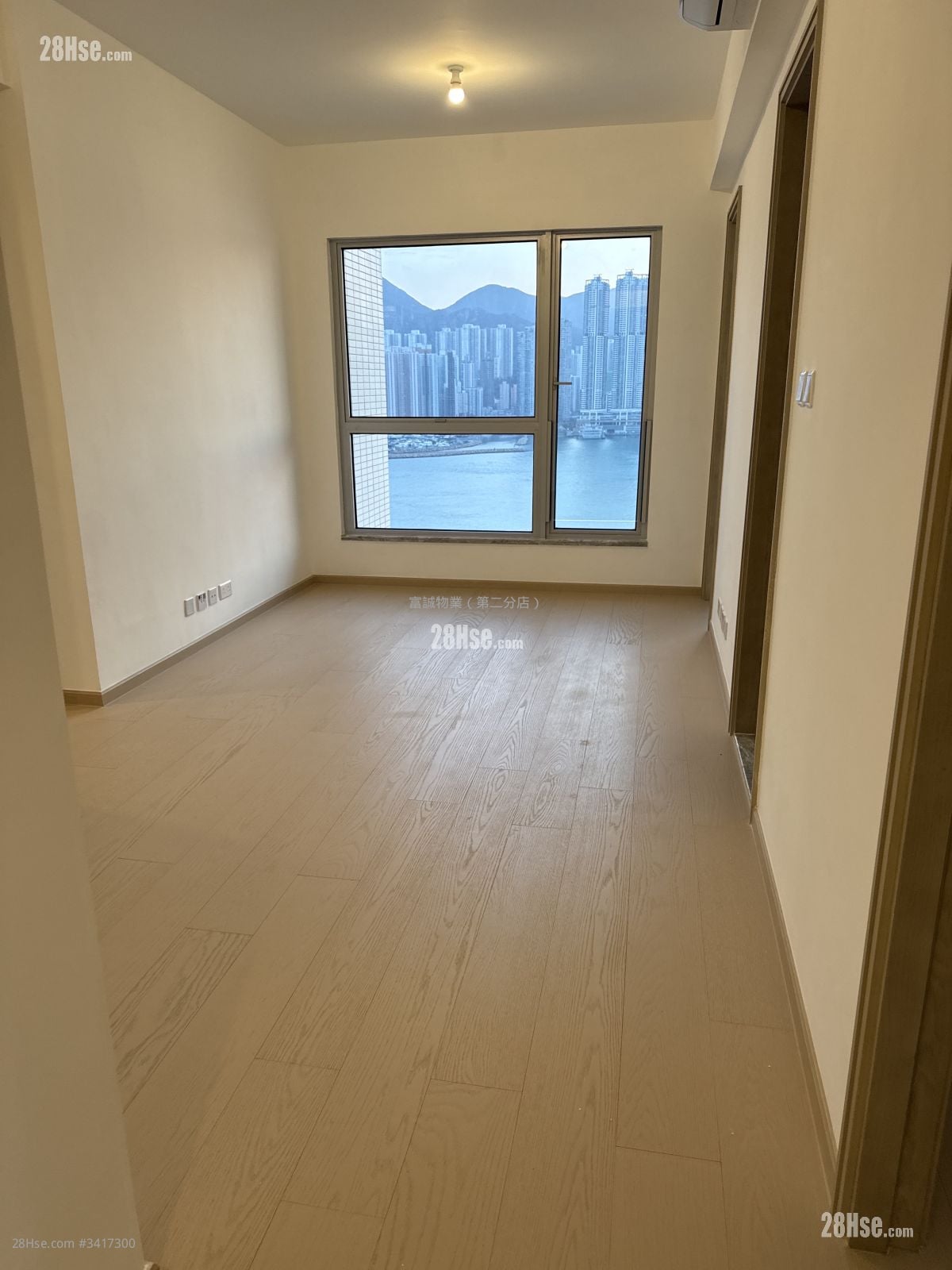 The Coast Line Rental 464 ft²