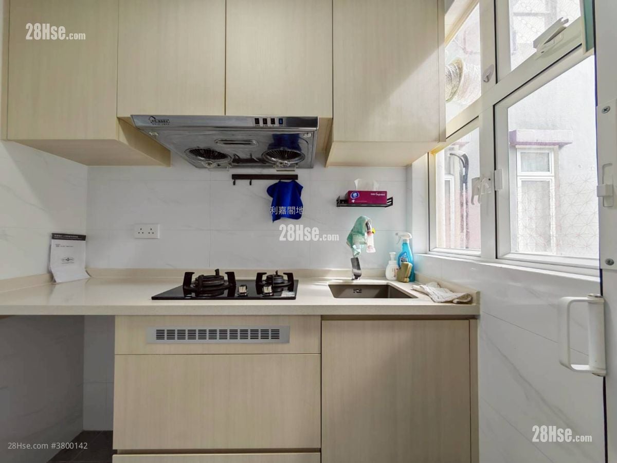 Ho Shun Yee Building Sell 2 Bedrooms , 1 Bathroom 266 ft²