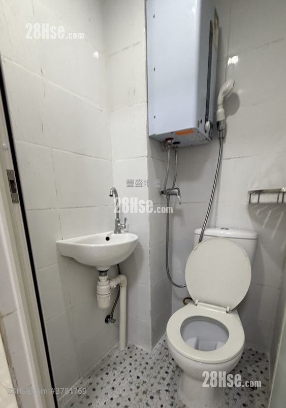 唐楼 租盘 2 房 , 1 浴室 320 平方尺