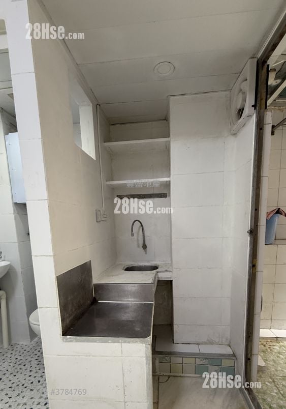 唐楼 租盘 2 房 , 1 浴室 320 平方尺