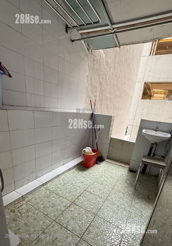 唐楼 租盘 2 房 , 1 浴室 320 平方尺