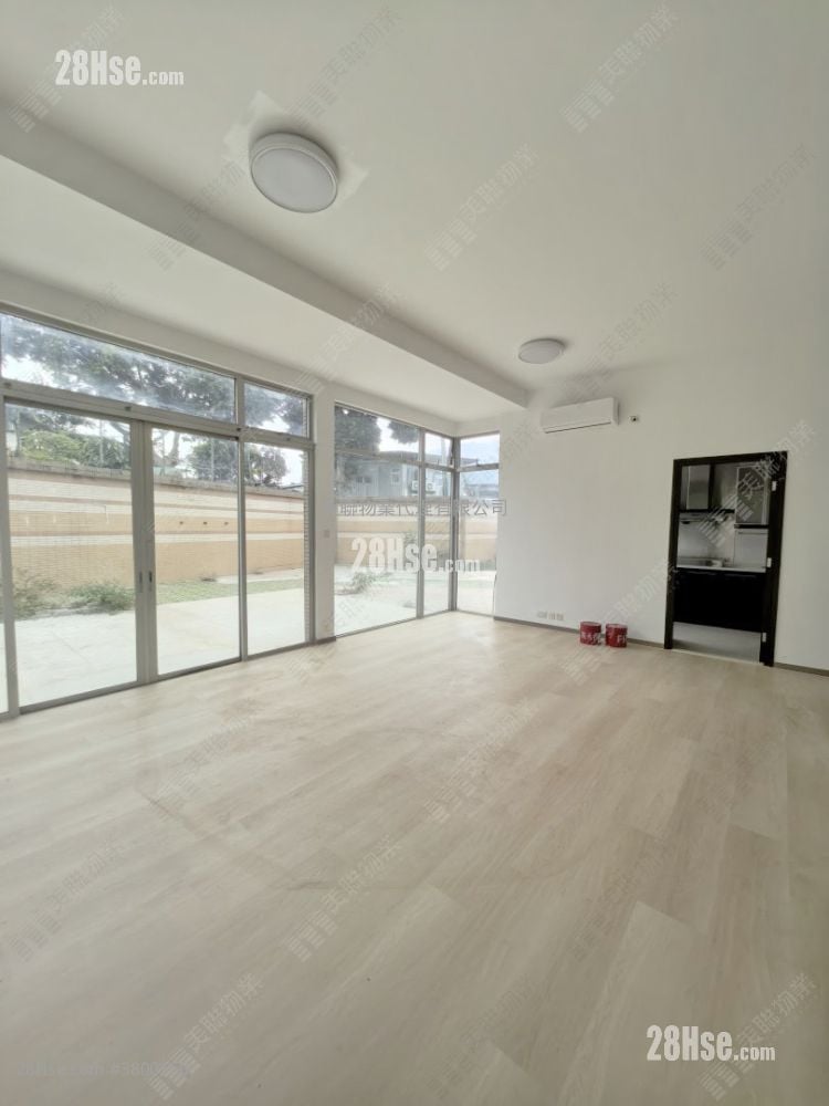 Miami Crescent Sell 5+ Bedrooms 2,236 ft²