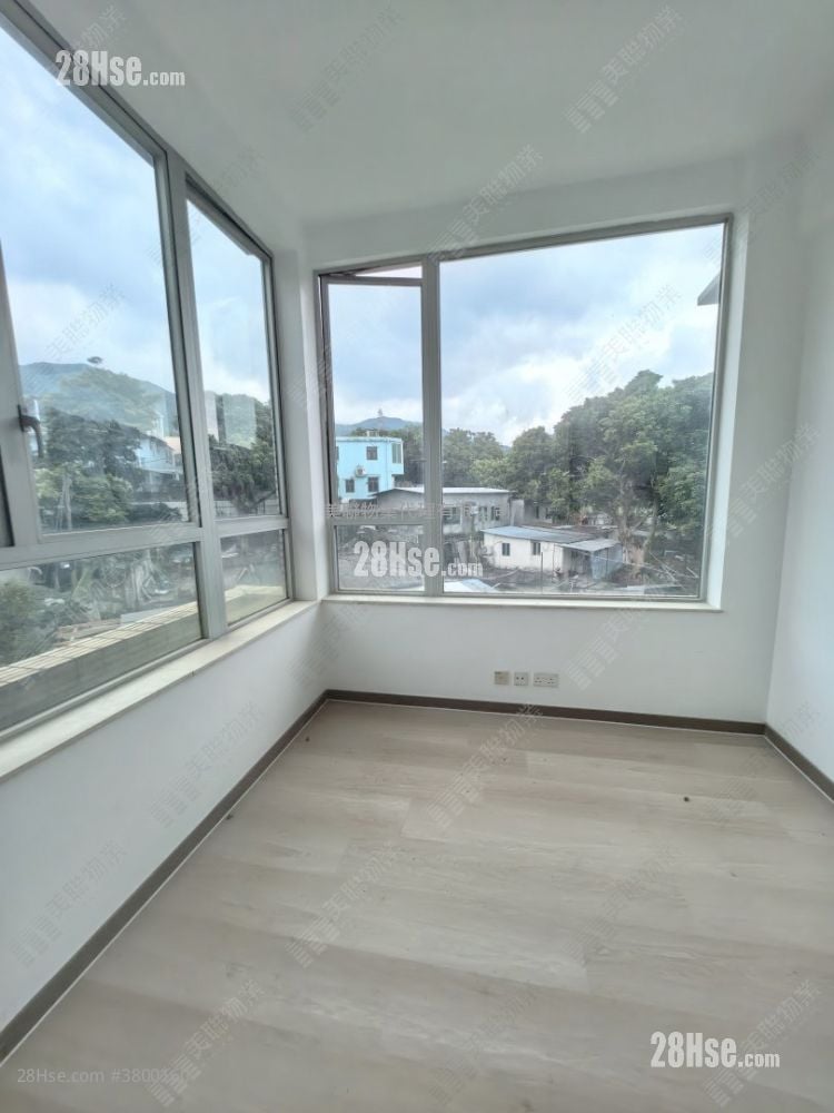 Miami Crescent Sell 5+ Bedrooms 2,236 ft²