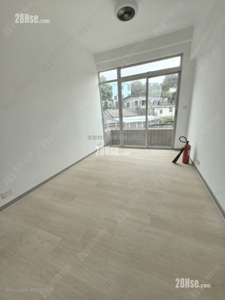 Miami Crescent Sell 5+ Bedrooms 2,236 ft²