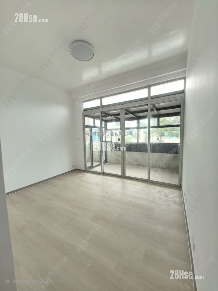 Miami Crescent Sell 5+ Bedrooms 2,236 ft²