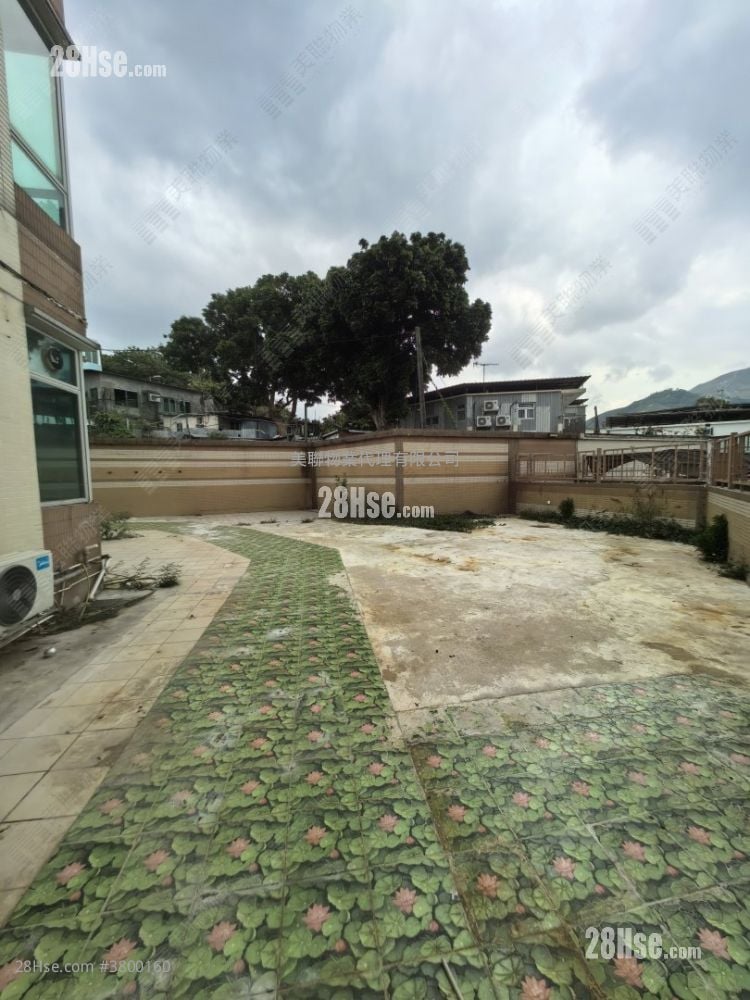 Miami Crescent Sell 5+ Bedrooms 2,236 ft²