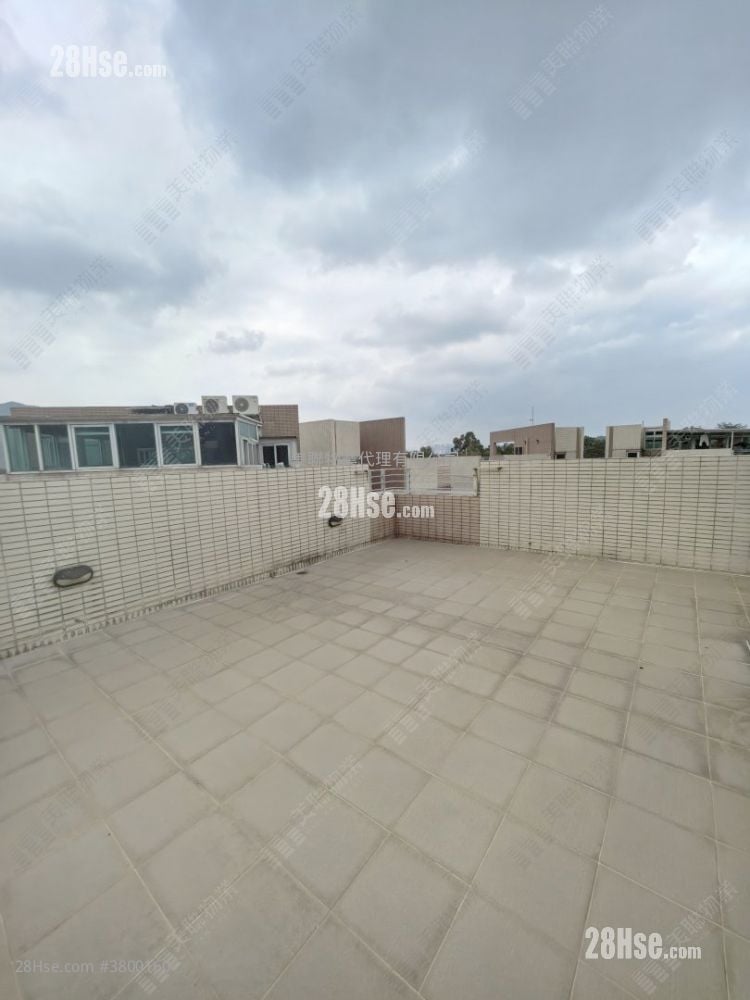 Miami Crescent Sell 5+ Bedrooms 2,236 ft²