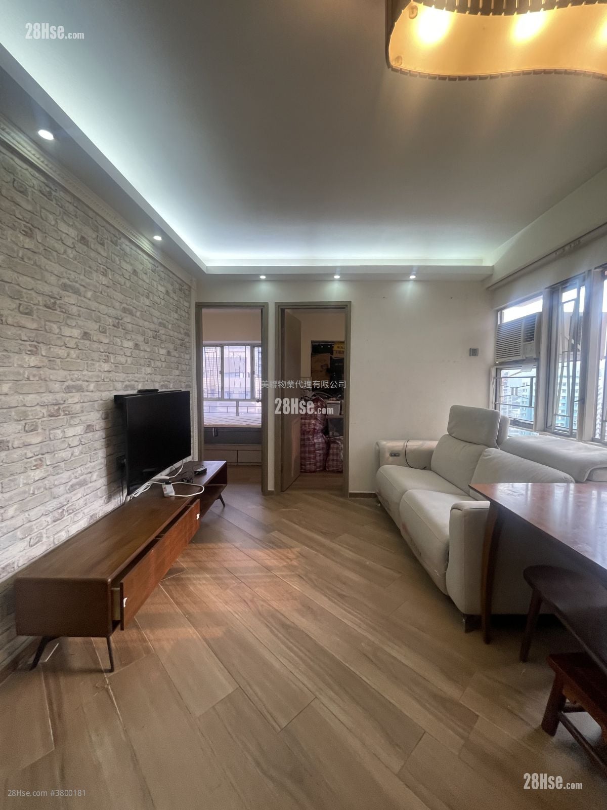 厅: 顺丰大厦 售盘 2 房 , 1 浴室 381 平方尺