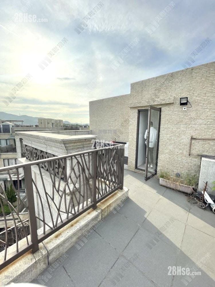 rooftoop: La Mansion Rental 4 Bedrooms , 4 Bathrooms 1,633 ft²