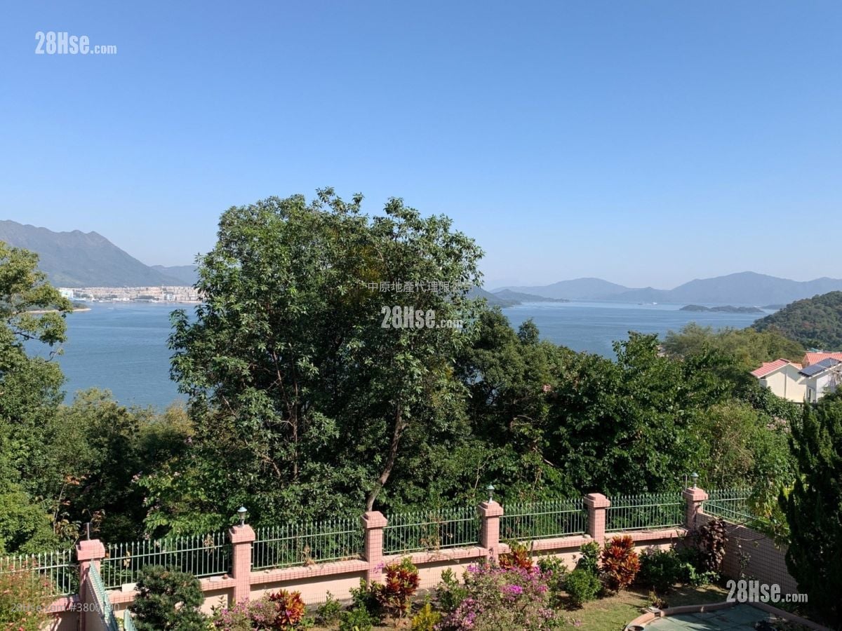 Emerald Palace Sell 4 Bedrooms , 5+ Bathrooms 2,225 ft²