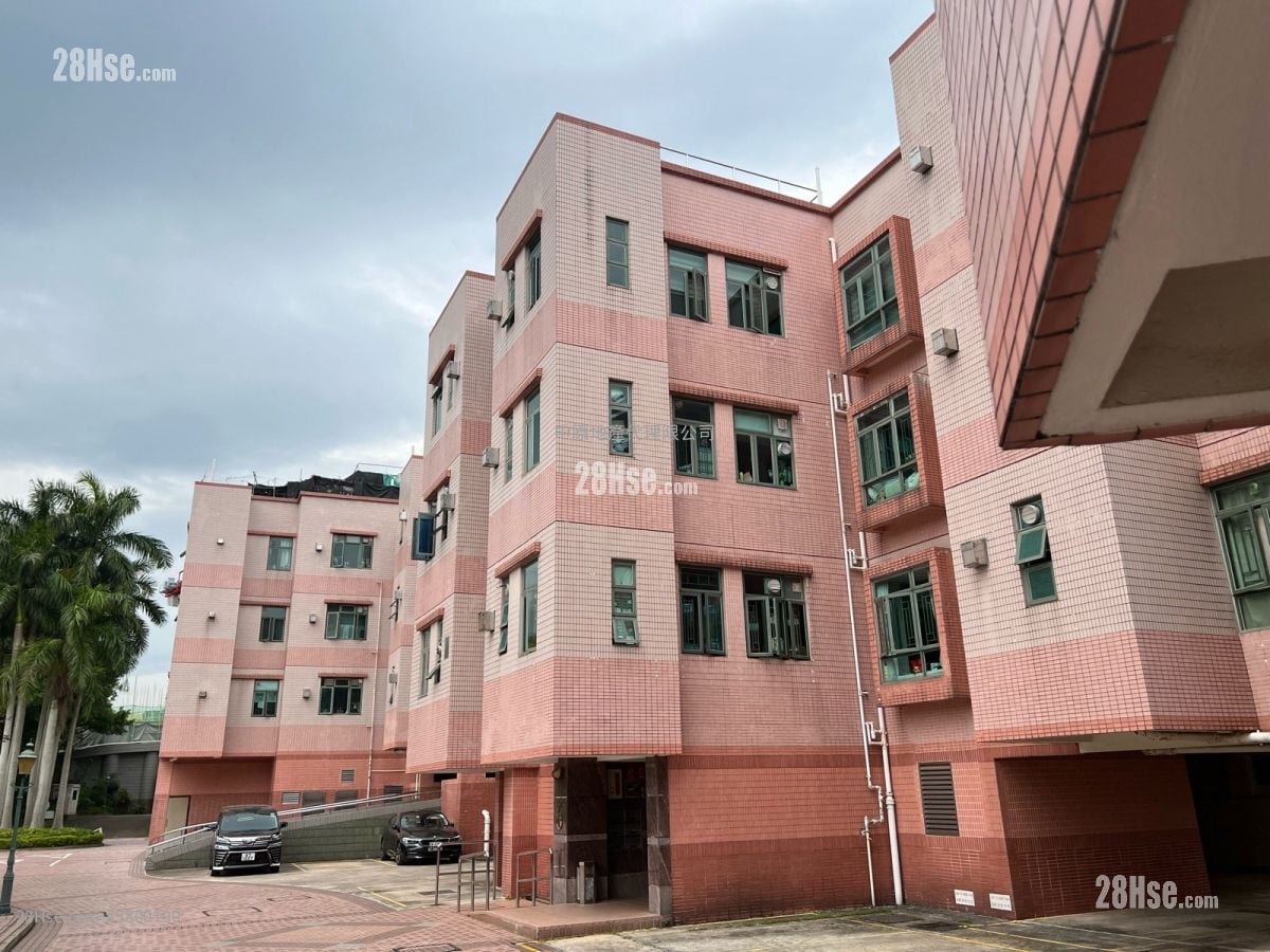 Emerald Palace Sell 4 Bedrooms , 5+ Bathrooms 2,225 ft²