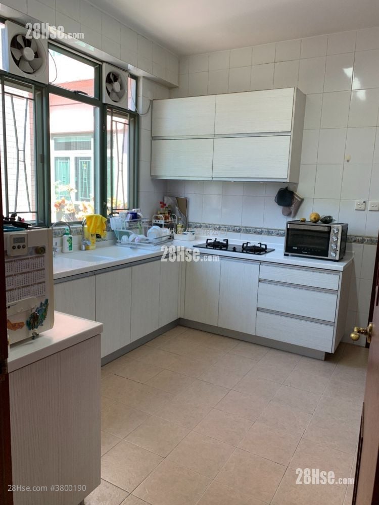 Emerald Palace Sell 4 Bedrooms , 5+ Bathrooms 2,225 ft²