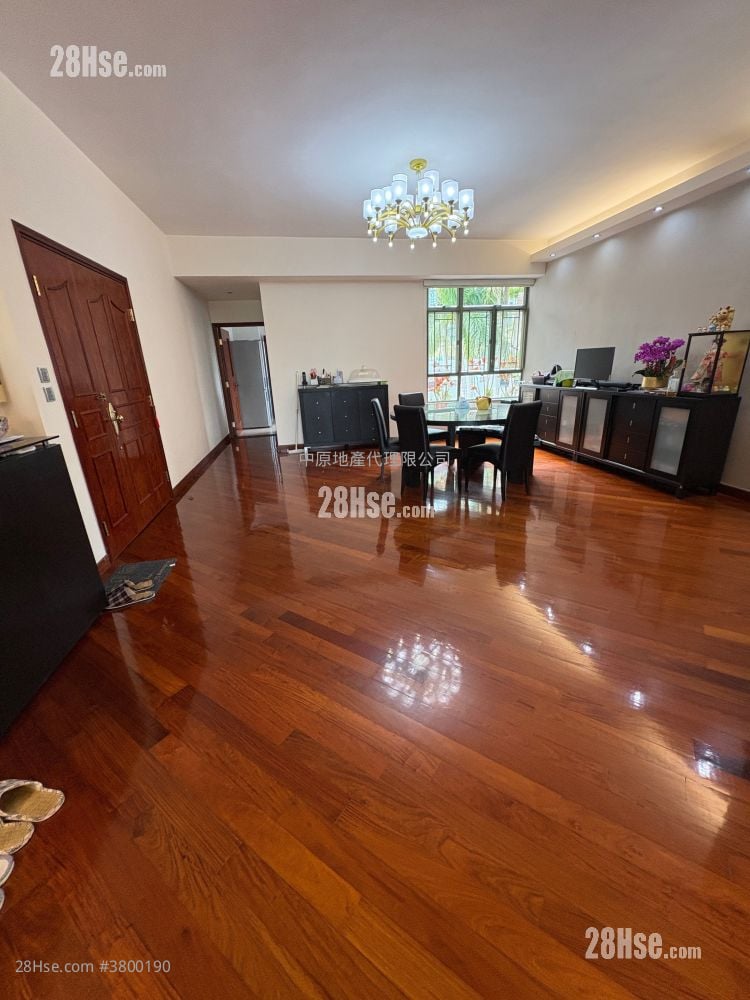 Emerald Palace Sell 4 Bedrooms , 5+ Bathrooms 2,225 ft²