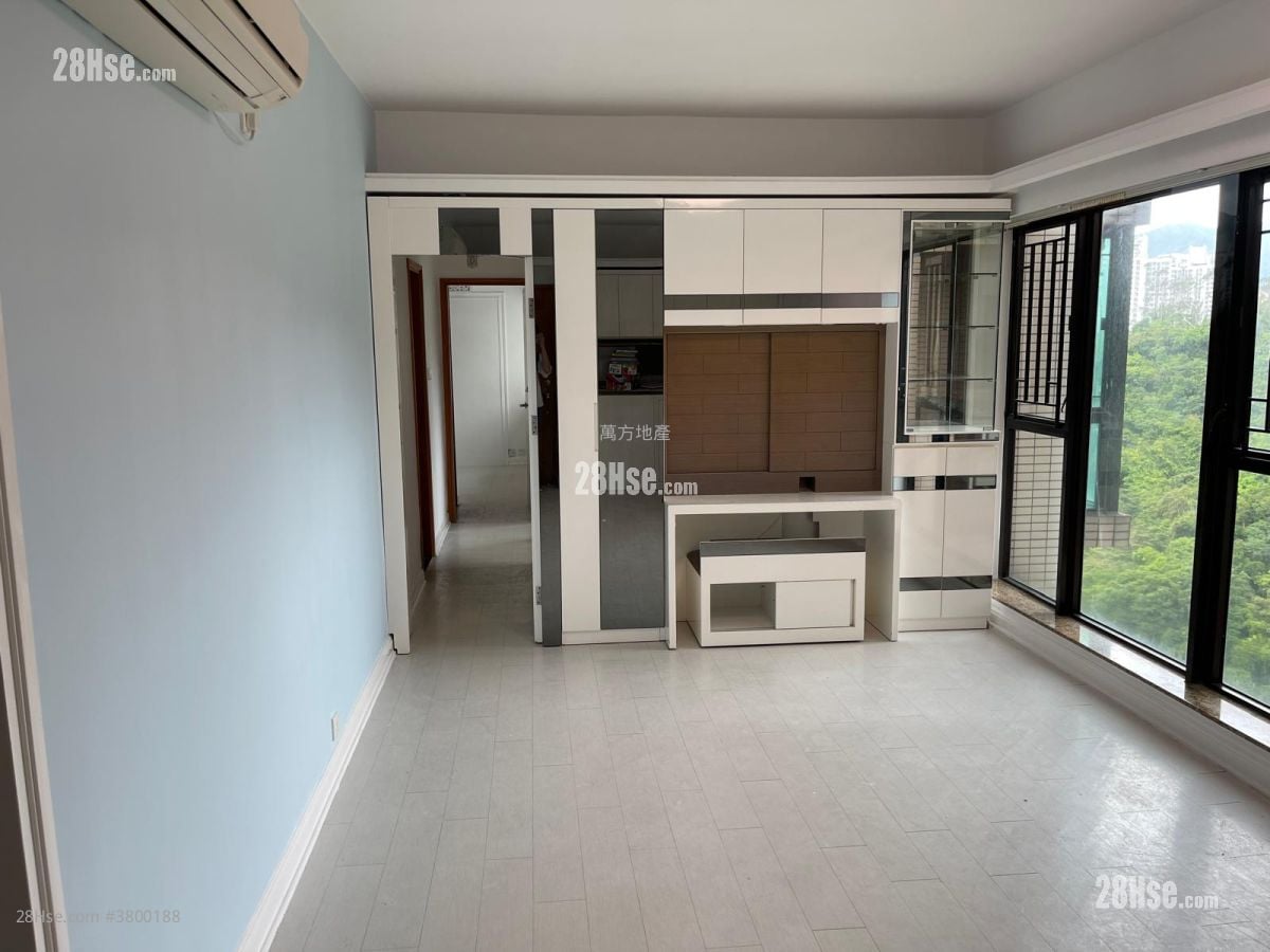 Castello Sell 4 Bedrooms , 3 Bathrooms 836 ft²