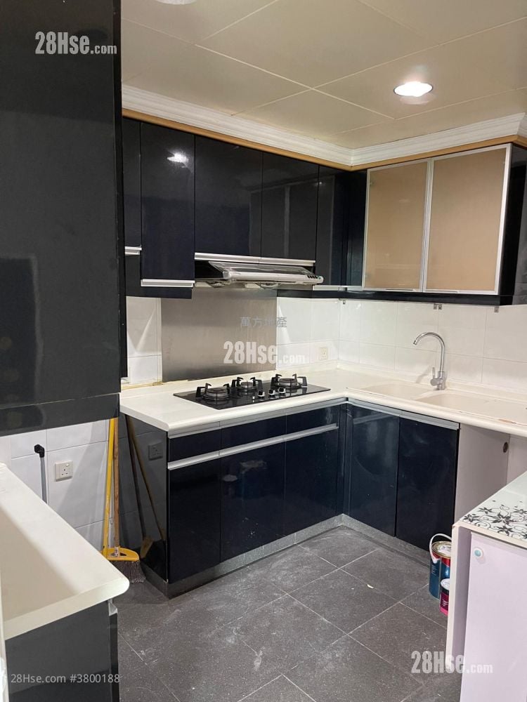 Castello Sell 4 Bedrooms , 3 Bathrooms 836 ft²