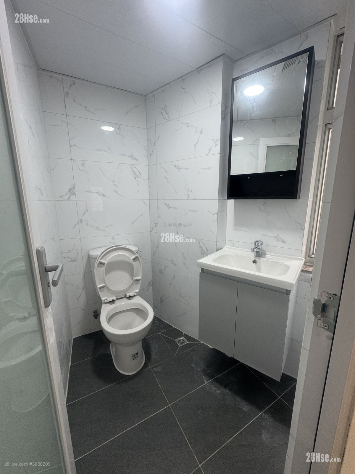 单幢楼房 租盘 731 平方尺