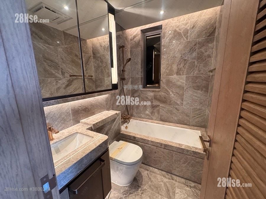 In One Rental 2 Bedrooms , 1 Bathroom 465 ft²