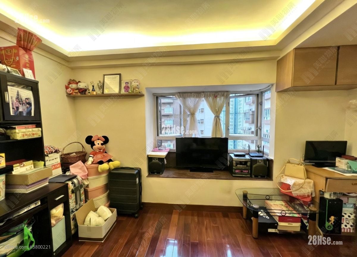 Hong Tak Gardens Sell 2 Bedrooms 412 ft²