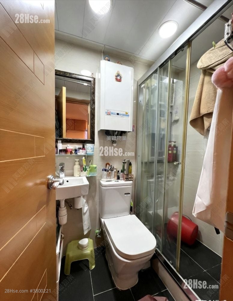 Hong Tak Gardens Sell 2 Bedrooms 412 ft²