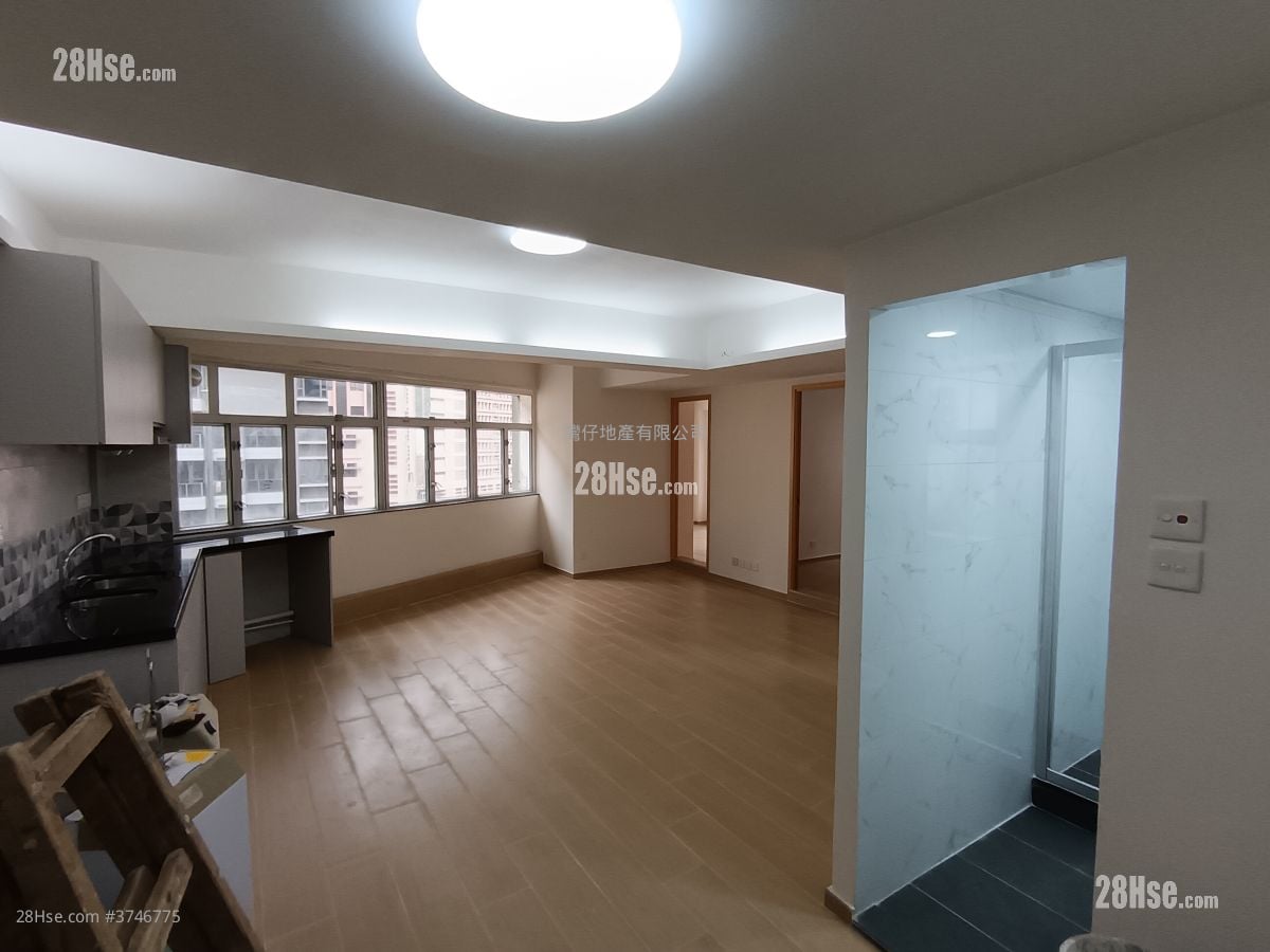 Senior Building Rental 3 Bedrooms , 2 Bathrooms 731 ft²