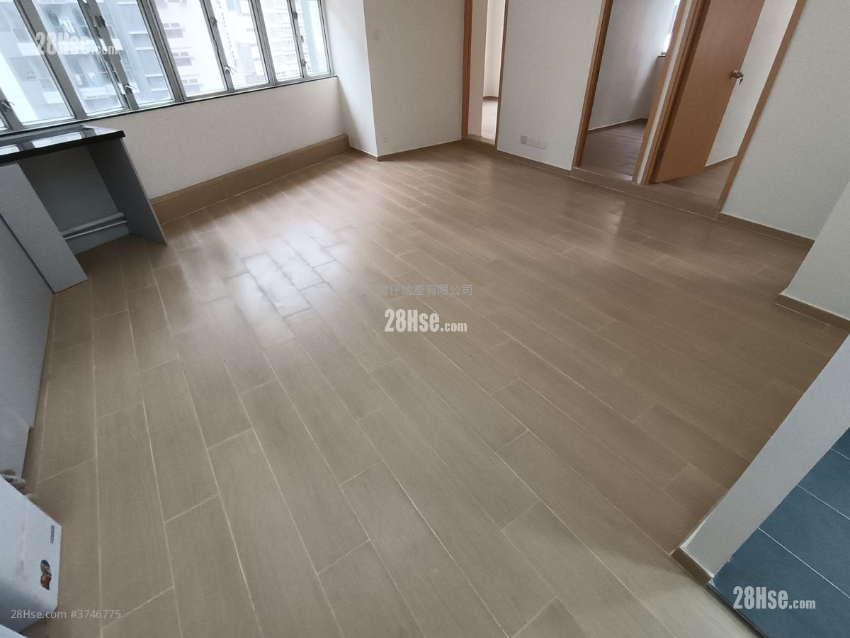 Senior Building Rental 3 Bedrooms , 2 Bathrooms 731 ft²