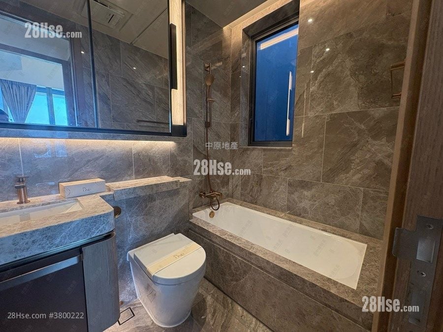 In One Rental 2 Bedrooms , 1 Bathroom 522 ft²