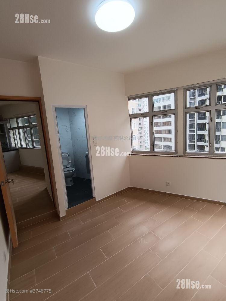 Senior Building Rental 3 Bedrooms , 2 Bathrooms 731 ft²