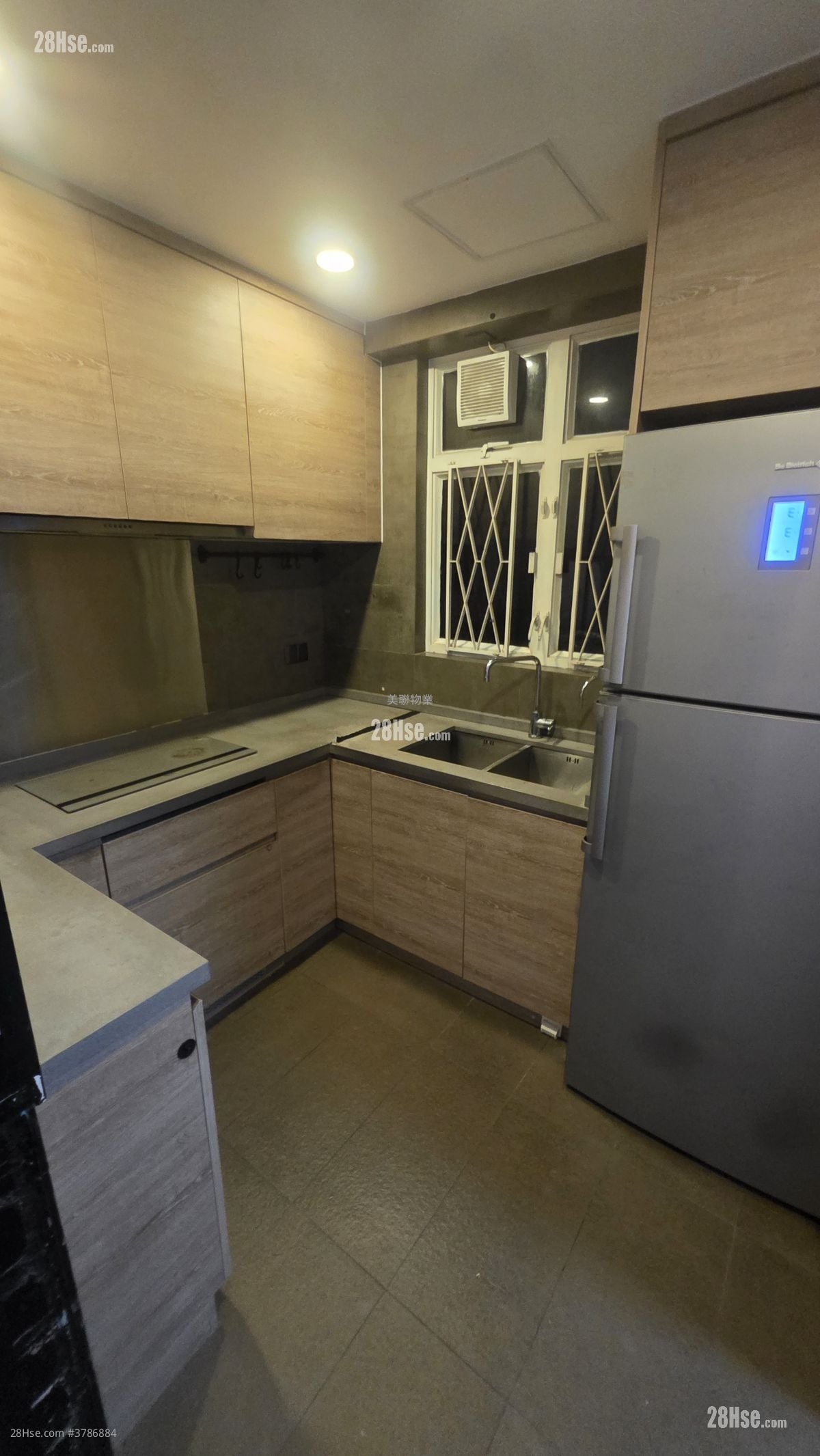 卓尔居 售盘 3 房 , 1 浴室 679 平方尺