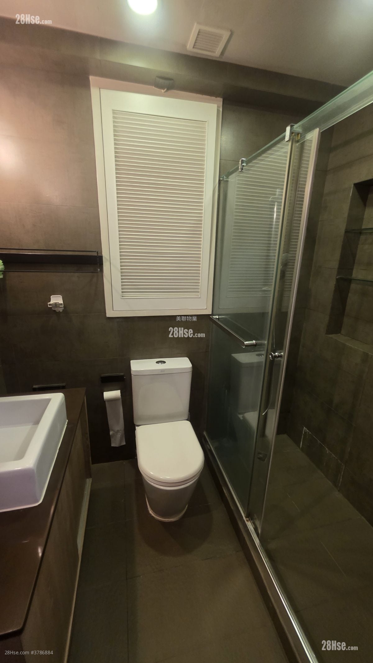 卓尔居 售盘 3 房 , 1 浴室 679 平方尺