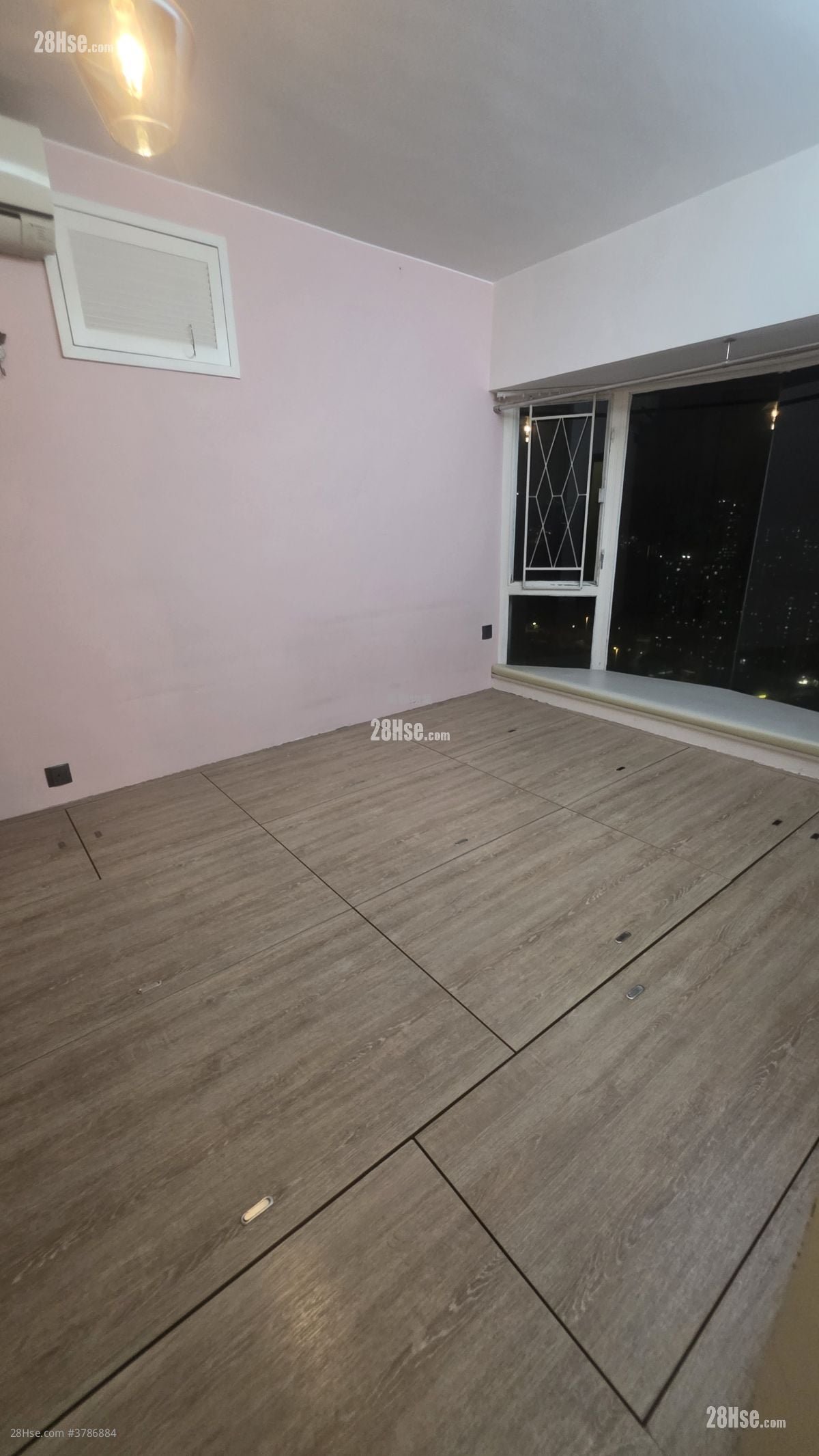 卓尔居 售盘 3 房 , 1 浴室 679 平方尺