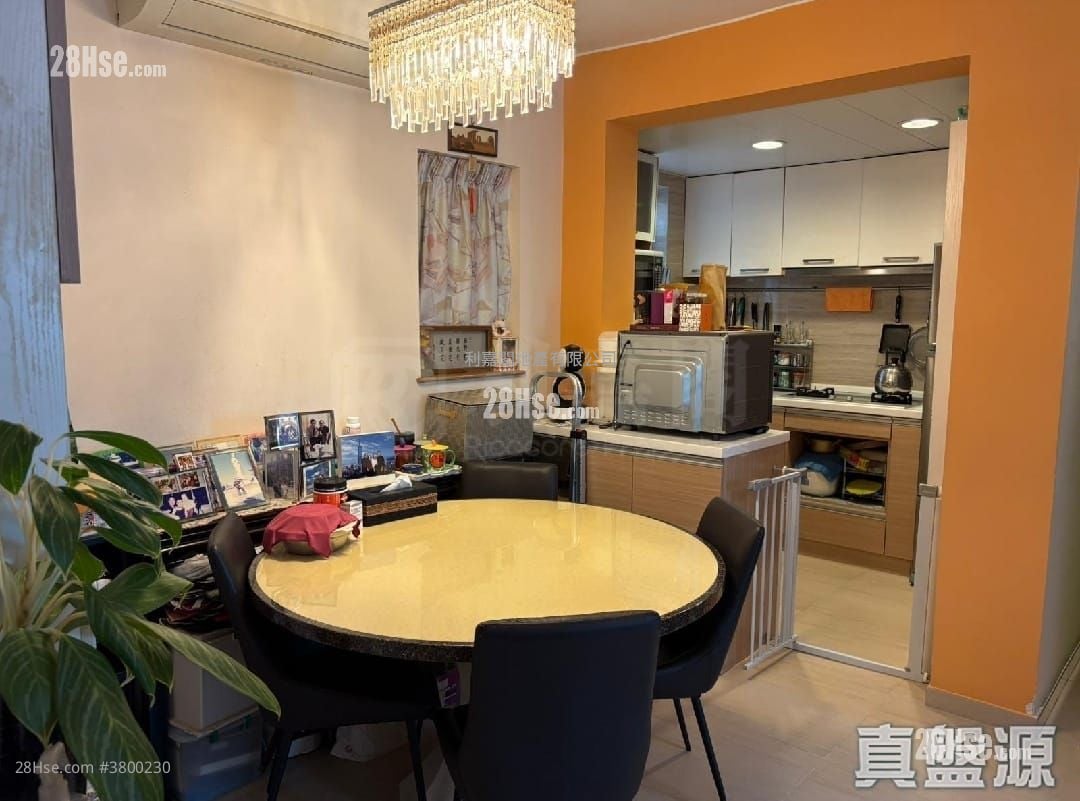 Aquamarine Sell 3 Bedrooms 588 ft²