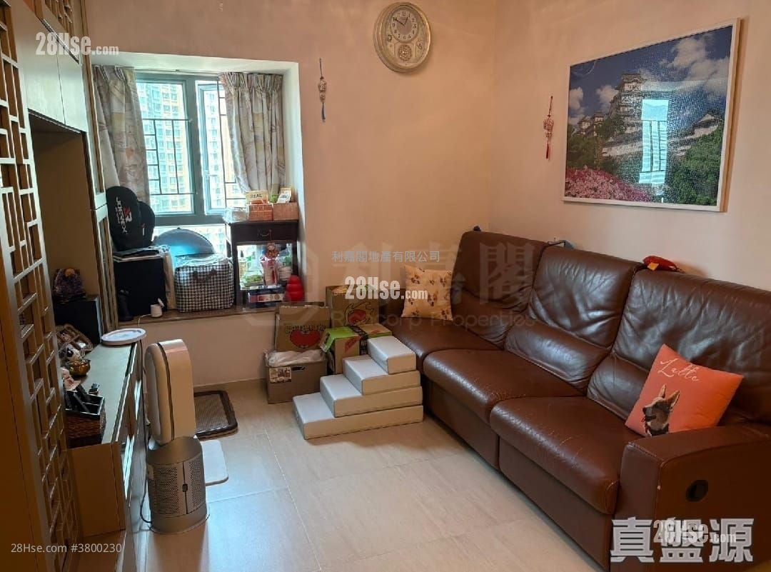 Aquamarine Sell 3 Bedrooms 588 ft²