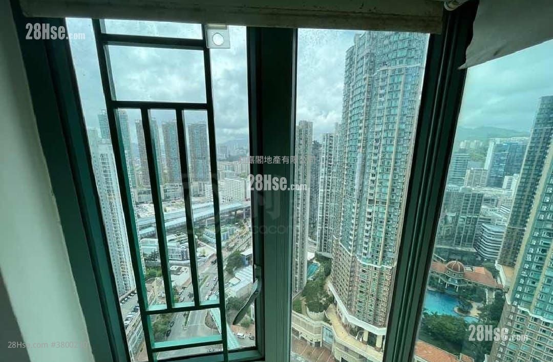 Aquamarine Sell 3 Bedrooms 588 ft²