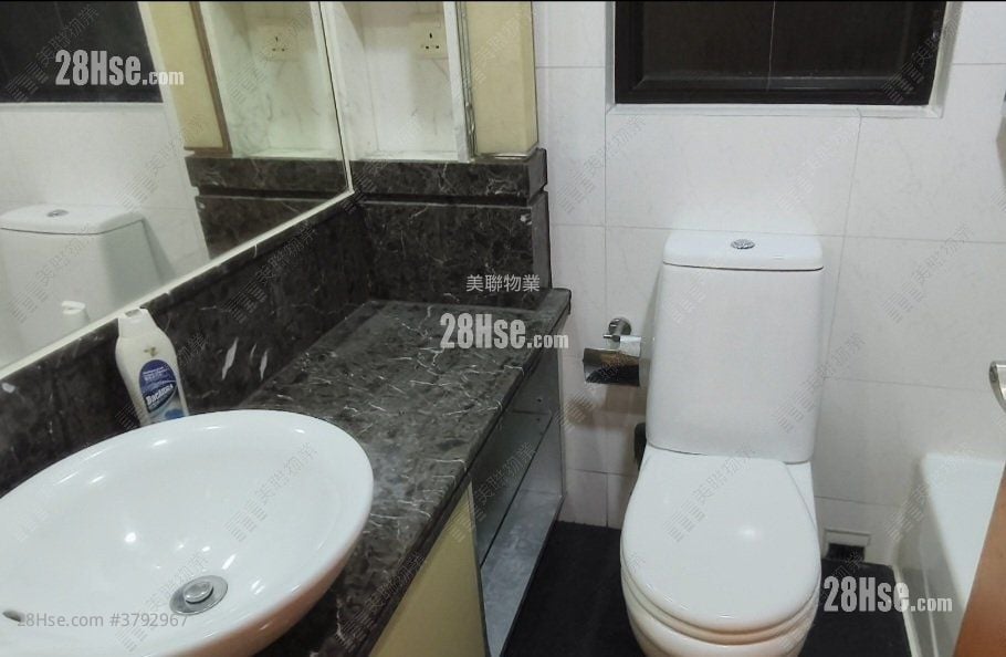 Beneville Sell 2 Bedrooms , 1 Bathroom 428 ft²