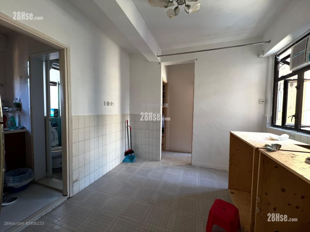 On Dick Building Rental 2 Bedrooms , 1 Bathroom 334 ft²