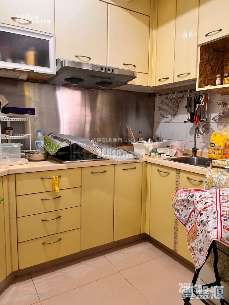 Kingswood Villas Sell 3 Bedrooms 635 ft²