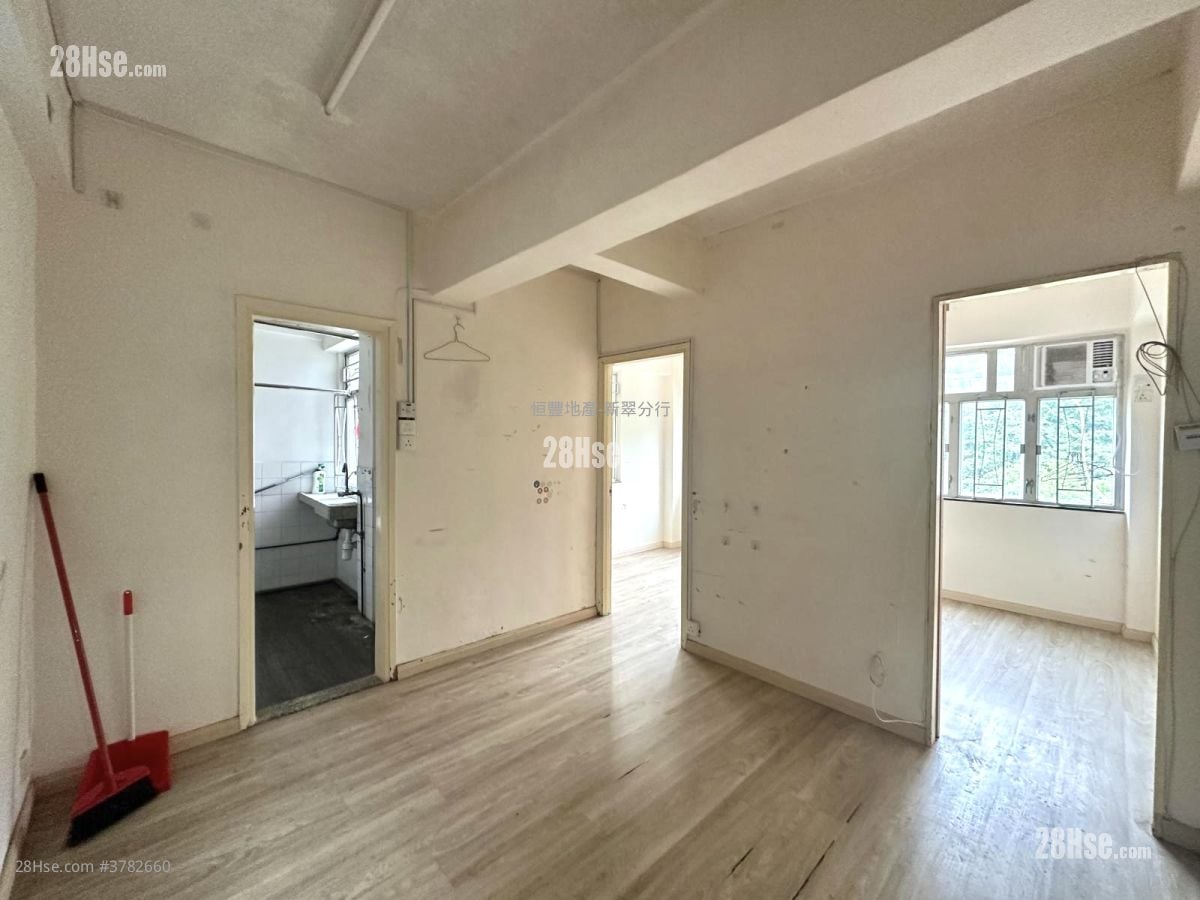 Moon Wah House Sell 2 Bedrooms , 1 Bathroom 316 ft²
