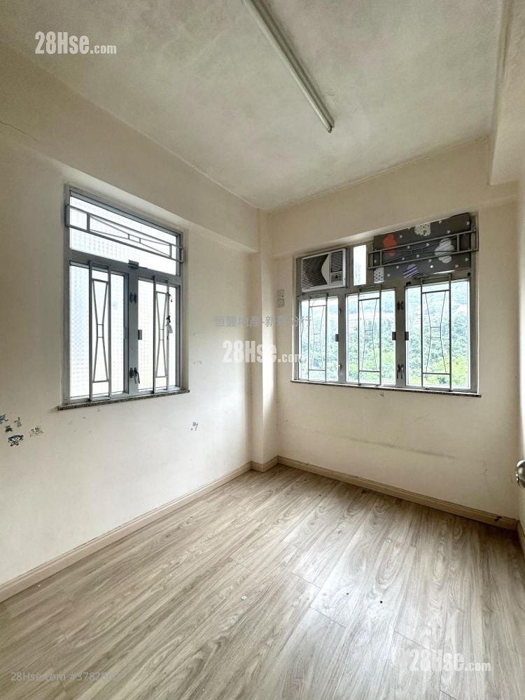 Moon Wah House Sell 2 Bedrooms , 1 Bathroom 316 ft²