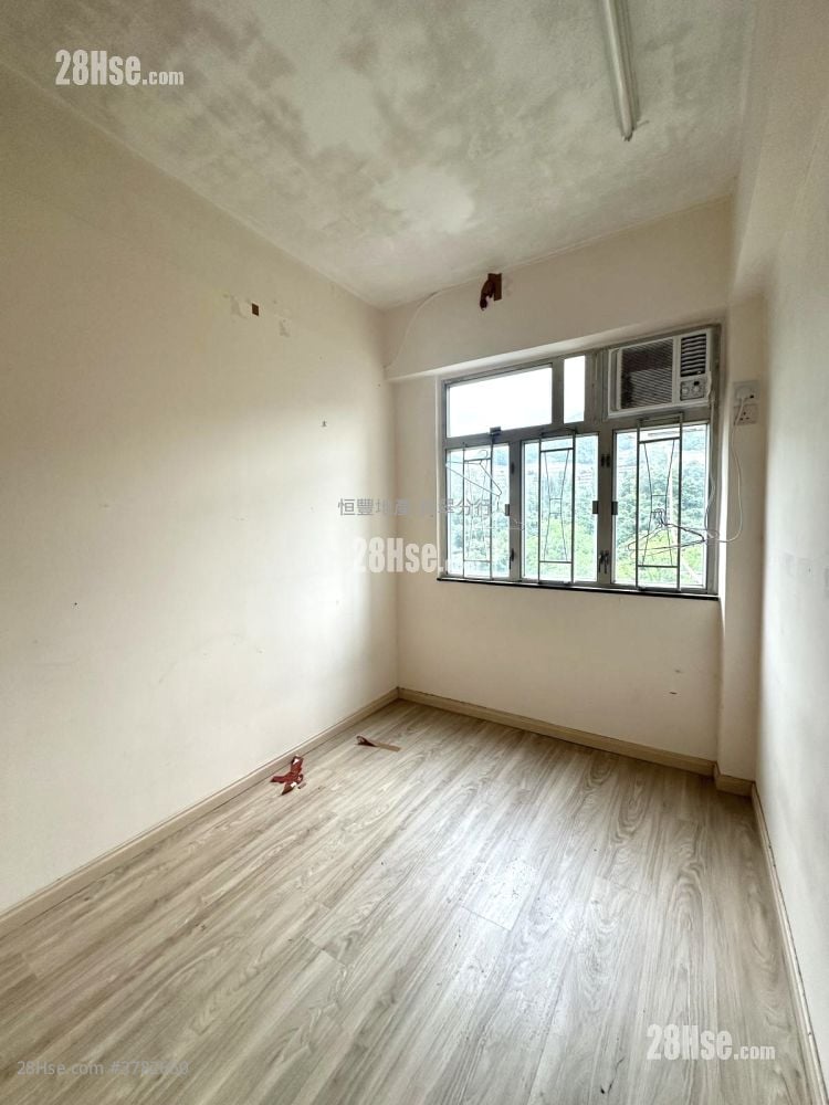 Moon Wah House Sell 2 Bedrooms , 1 Bathroom 316 ft²