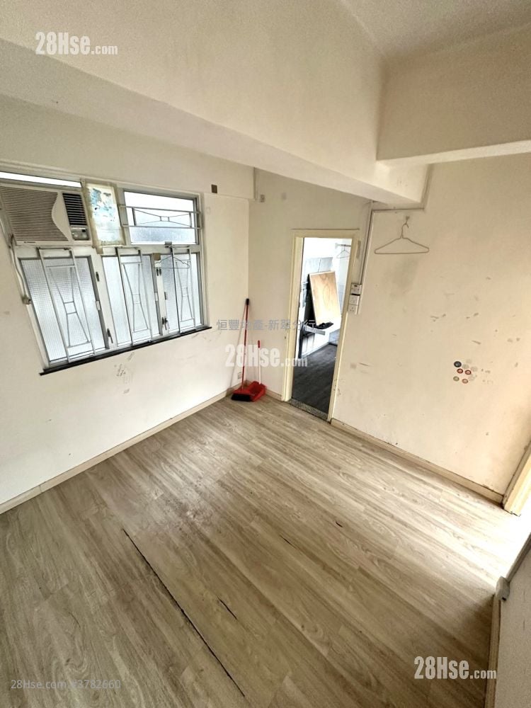 Moon Wah House Sell 2 Bedrooms , 1 Bathroom 316 ft²