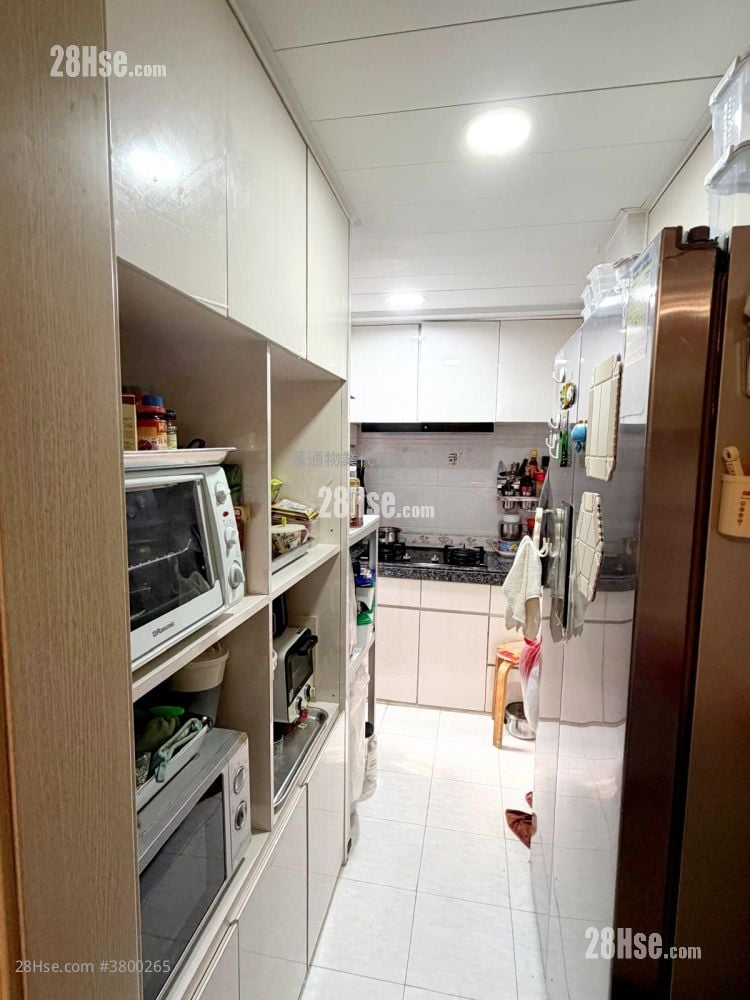 Tung Hei Court Sell 3 Bedrooms , 1 Bathroom 598 ft²