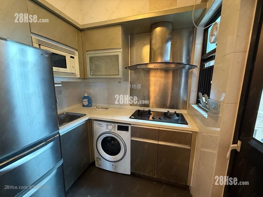 Beneville Sell 2 Bedrooms 428 ft²