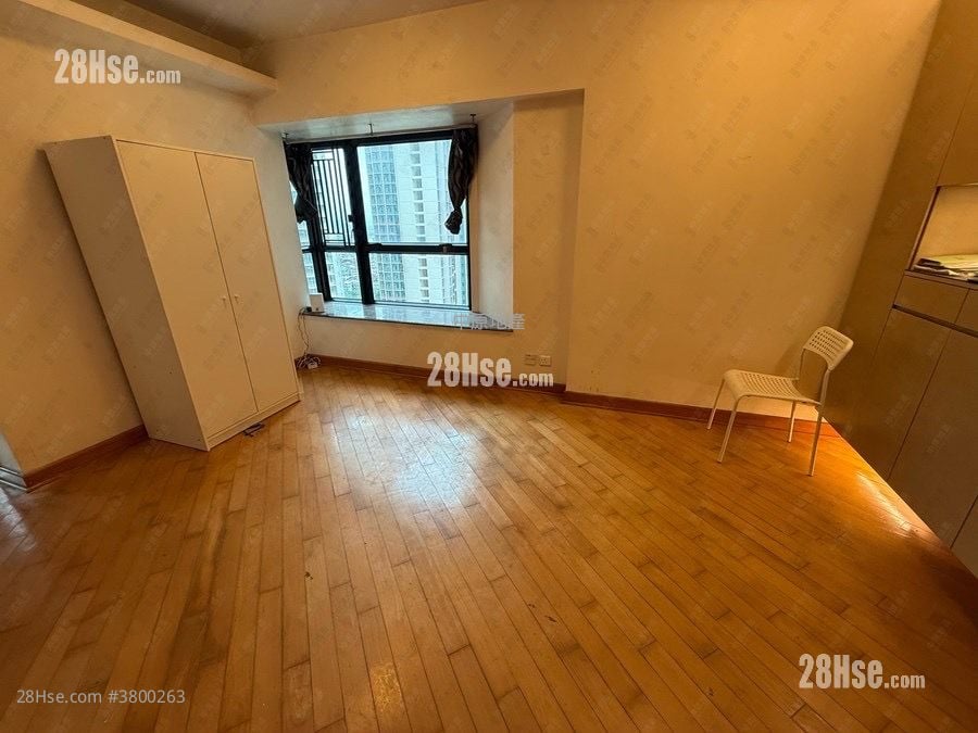 Beneville Sell 2 Bedrooms 428 ft²