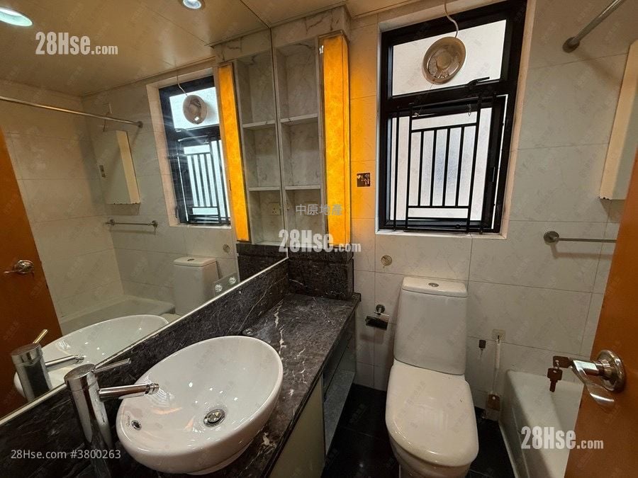 Beneville Sell 2 Bedrooms 428 ft²